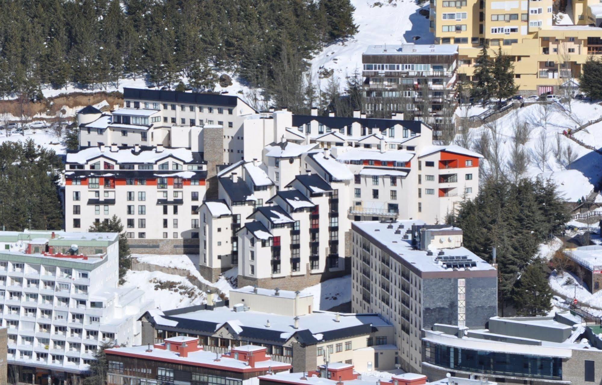 Apartamentos GHM Gorbea Sierra Nevada Bagian luar foto
