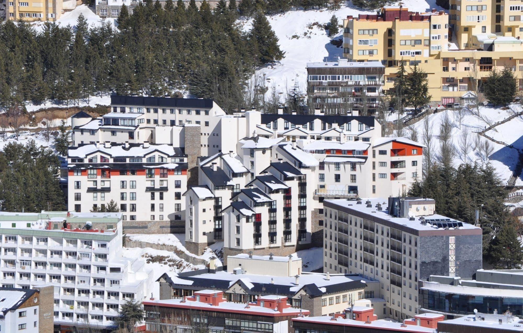 Apartamentos GHM Gorbea Sierra Nevada Bagian luar foto